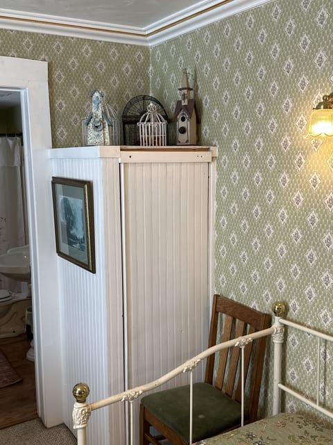 Standard Room (Room 1) | Tempur-Pedic beds, individually decorated, individually furnished