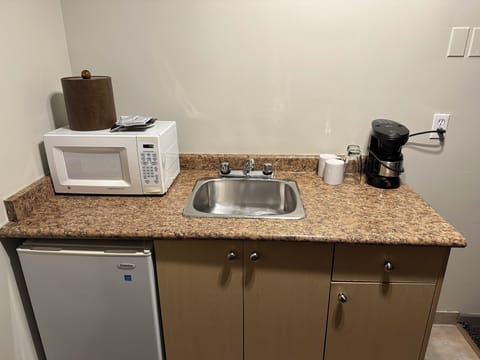 Microwave, coffee/tea maker