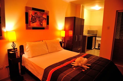 Twin Room, Kitchen | Free WiFi, bed sheets