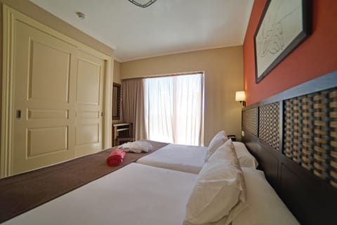 Junior Suite | Minibar, desk, free cribs/infant beds, free WiFi