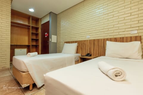 Standard Twin Room | Minibar, iron/ironing board, free WiFi, bed sheets