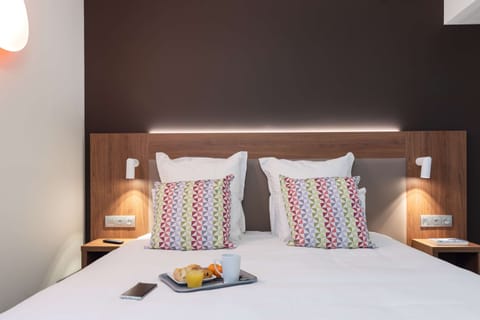 Blackout drapes, soundproofing, free cribs/infant beds