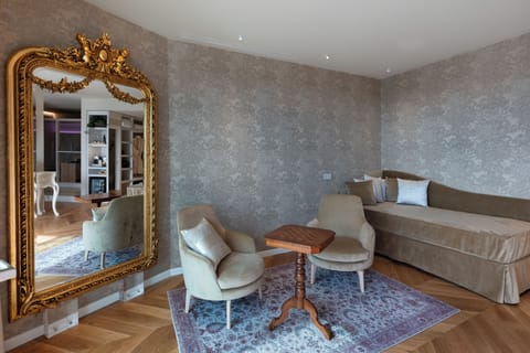 Suite (Spa) | Living area | Flat-screen TV