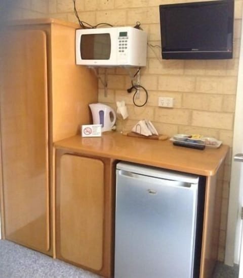 The Jackaroo  | Private kitchenette | Fridge, microwave, coffee/tea maker, electric kettle