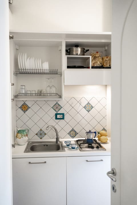 Ravello | Private kitchenette | Full-size fridge, stovetop, espresso maker, coffee/tea maker