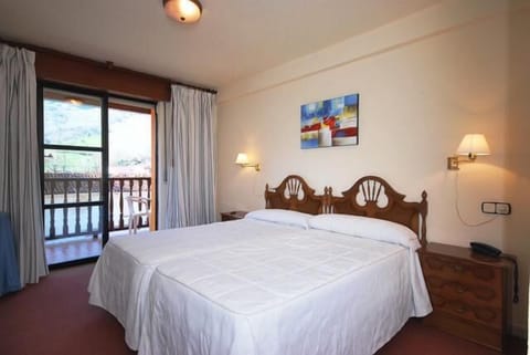 Comfort Double Room | In-room safe, blackout drapes, free WiFi