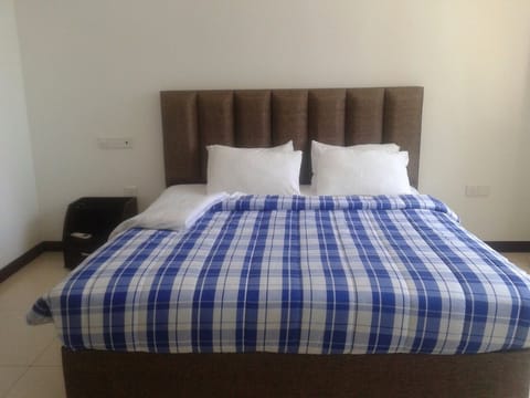 Apartment, 3 Bedrooms | 3 bedrooms, desk, iron/ironing board, free WiFi