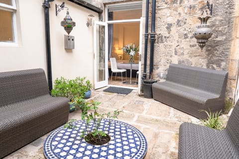 Deluxe Studio Suite (Garden) | Terrace/patio