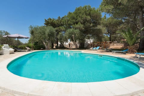 Seasonal outdoor pool, pool umbrellas, sun loungers