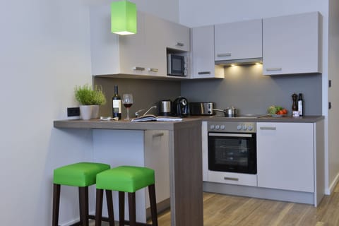 Executive Studio, 1 King Bed, Non Smoking | Private kitchen | Full-size fridge, microwave, coffee/tea maker, electric kettle
