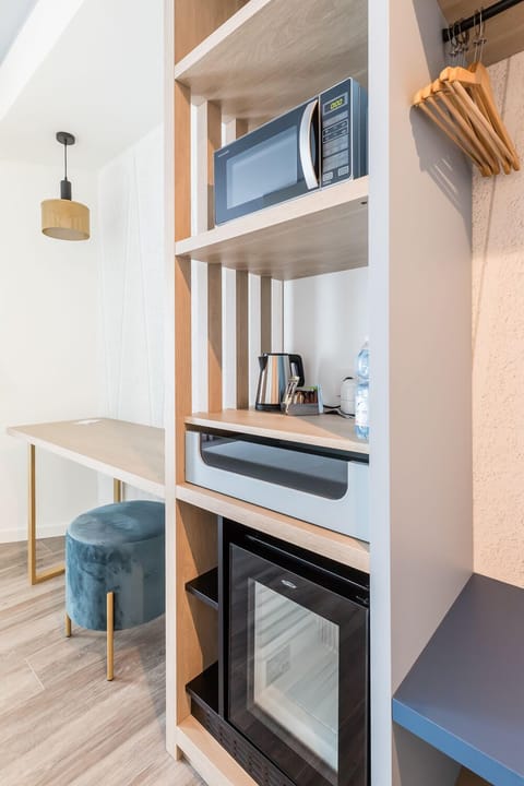 Down comforters, in-room safe, free WiFi, bed sheets