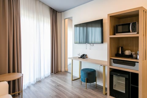 Panoramic Suite | Down comforters, in-room safe, free WiFi, bed sheets