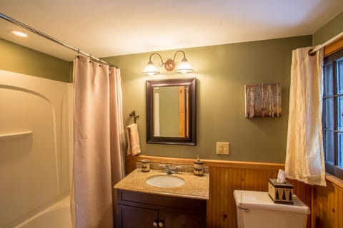 Daybreak (in the Lodge) | Bathroom | Hair dryer, towels, shampoo