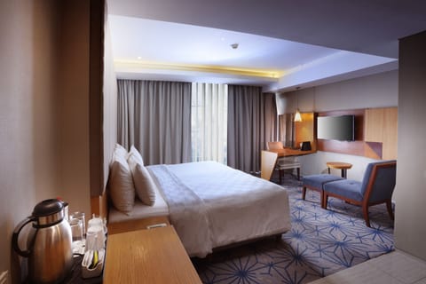 Grand Deluxe Room | Premium bedding, in-room safe, desk, blackout drapes