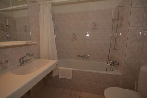 Double or Twin Room | Bathroom | Hair dryer, towels