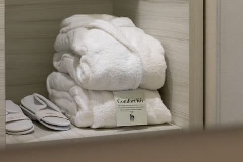1 bedroom, premium bedding, down comforters, minibar