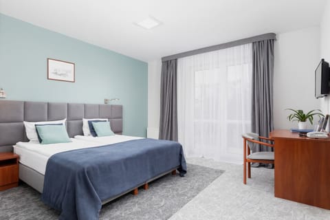 Deluxe Double Room | In-room safe, desk, iron/ironing board, free cribs/infant beds