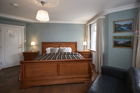 Romantic Double Room, Private Bathroom | Individually decorated, individually furnished, free WiFi, bed sheets