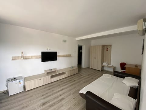 Apartment | Soundproofing, rollaway beds, free WiFi, bed sheets