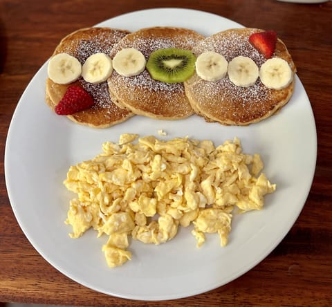 Free daily cooked-to-order breakfast