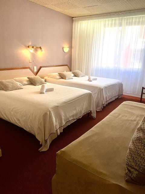 Quadruple Room | Desk, soundproofing, iron/ironing board, free cribs/infant beds