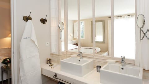 Junior Suite for 2 | Bathroom | Free toiletries, hair dryer, towels