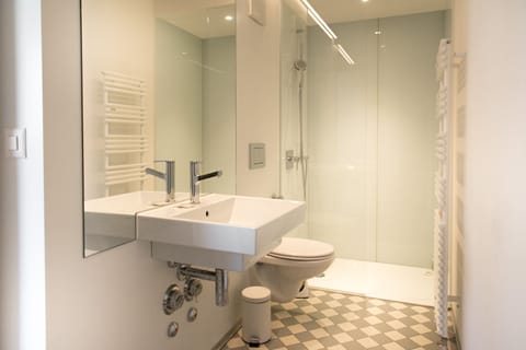 City Apartment, 1 Bedroom, Terrace | Bathroom | Combined shower/tub, free toiletries, hair dryer, towels