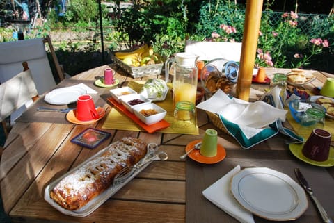 Free daily cooked-to-order breakfast