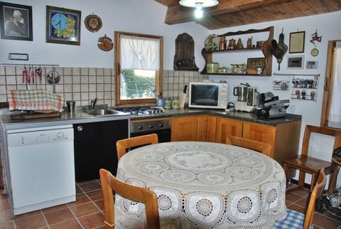 Cottage | In-room dining