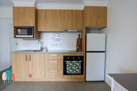 Superior Apartment, 1 Bedroom | Private kitchen | Fridge, microwave, oven, stovetop