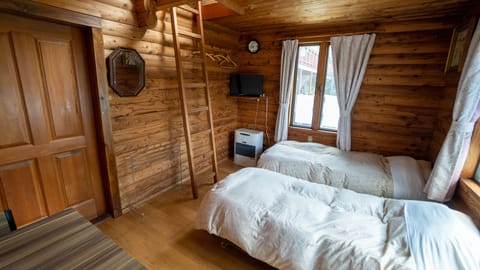 Cottage, Non Smoking, Kitchenette | Individually decorated, individually furnished, bed sheets