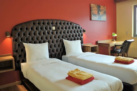 Standard Twin Room, 2 Twin Beds | Premium bedding, in-room safe, desk, soundproofing