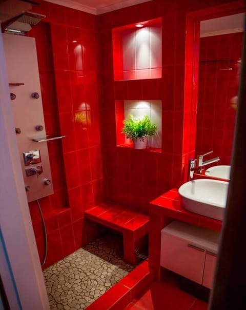 Superior Apartment, Sea View | Bathroom | Shower, hydromassage showerhead, hair dryer, slippers