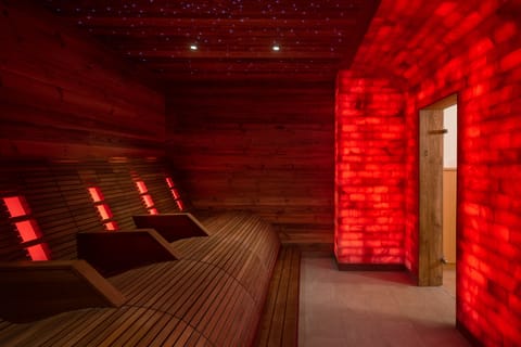 Sauna, spa tub, steam room, body treatments, aromatherapy