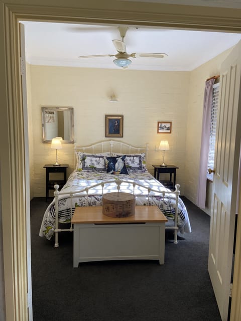 Classic Cottage | Iron/ironing board, free WiFi, bed sheets