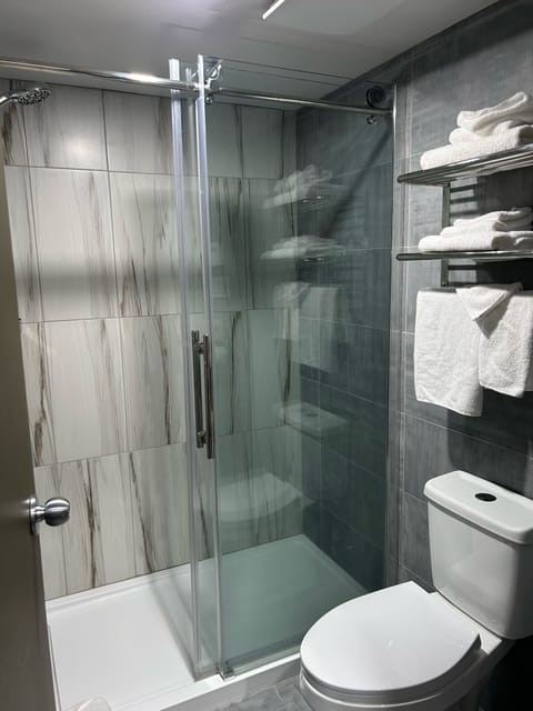 Signature Quadruple Room, 2 Queen Beds, Private Bathroom | Bathroom | Combined shower/tub, free toiletries, hair dryer, towels