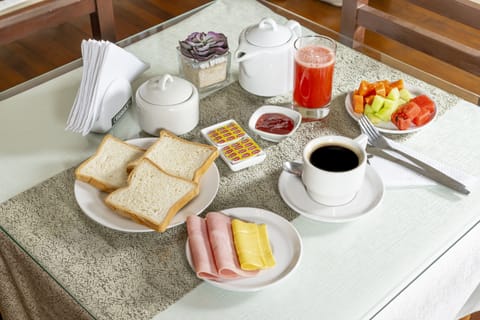 Free daily continental breakfast