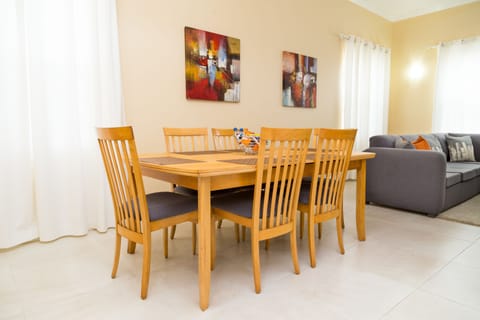 Luxury Apartment, 2 Bedrooms, City View, Executive Level | In-room dining