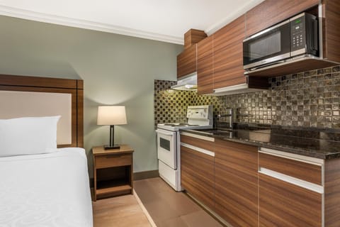 Standard Room, 1 King Bed, Non Smoking, Kitchen (with Sofabed, Full Kitchen) | In-room safe, desk, laptop workspace, blackout drapes