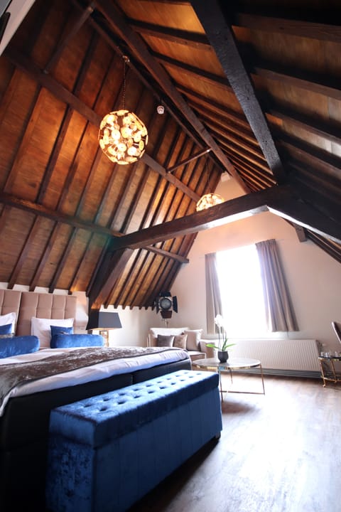 Superior Suite, 1 King Bed, Bathtub, City View | Premium bedding, down comforters, in-room safe, individually decorated