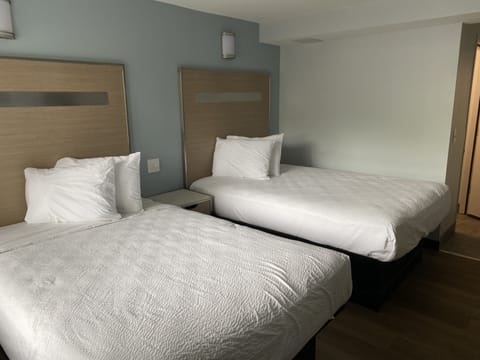 Double Room, Multiple Beds | Free WiFi, bed sheets