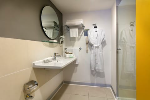 Family Quadruple Room | Bathroom | Shower, free toiletries, hair dryer, bathrobes