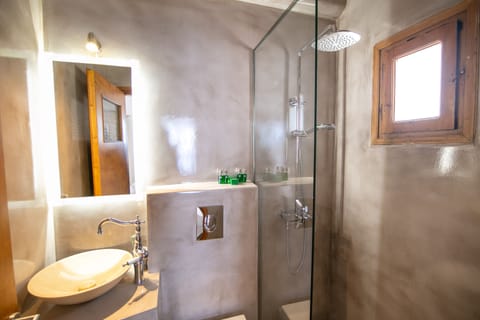 Double Room (Caldera View) | Bathroom | Shower, designer toiletries, hair dryer, slippers