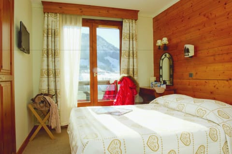 Comfort Double Room - Mont Blanc View  | 10 bedrooms, desk, soundproofing, iron/ironing board