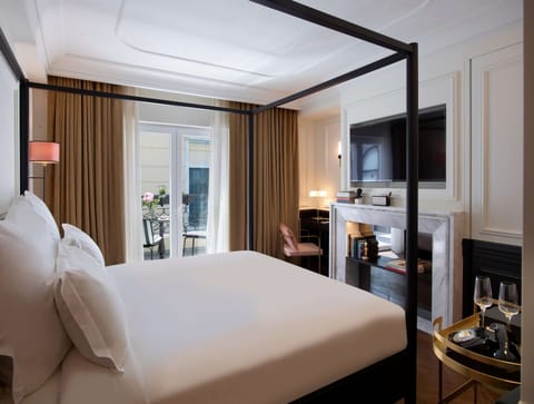 Deluxe King Room with Balcony | Premium bedding, minibar, in-room safe, individually decorated