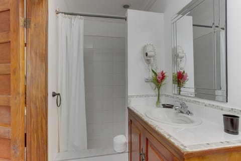 Family Quadruple Room, 2 Queen Beds | Bathroom | Free toiletries, hair dryer, towels, soap