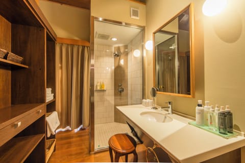 Luxury Loft, 1 Bedroom | Bathroom | Separate tub and shower, deep soaking tub, free toiletries, hair dryer
