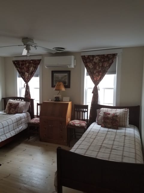 Twin Room, 2 Twin Beds | Premium bedding, individually decorated, individually furnished