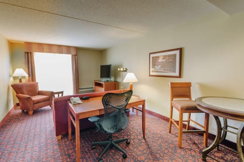 Junior Suite, Accessible | In-room safe, individually furnished, desk, laptop workspace