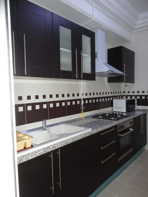 Premier Apartment, 2 Bedrooms | Private kitchen | Full-size fridge, microwave, oven, stovetop